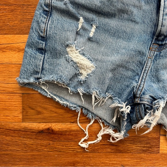 Abercrombie ‘The Mom Short’ High Rise Jean Shorts - Picture 5 of 10